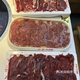 新鲜的牛肉直接入口[色]