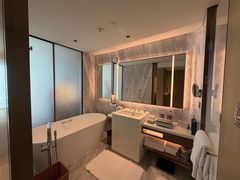 -深圳国际会展中心希尔顿酒店(前海华发冰雪世界店)