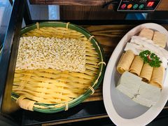 -尚尚仙·酸汤猪手·猪肚鸡火锅(华联万柳购物中心店)