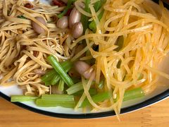 -山里屯铁锅炖·东北菜(康桥店)
