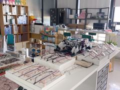 -英伦眼镜蔡司依视路折扣店(通州万达店)