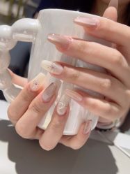 -丽心自助美甲美睫