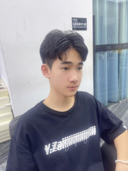-UN·SAKA 右嗯造型