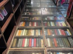 -钟书阁(松江泰晤士小镇店)