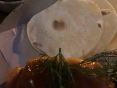 烟熏三文鱼配烤饺子皮和芥末籽酱-BOR Eatery(安福路店)