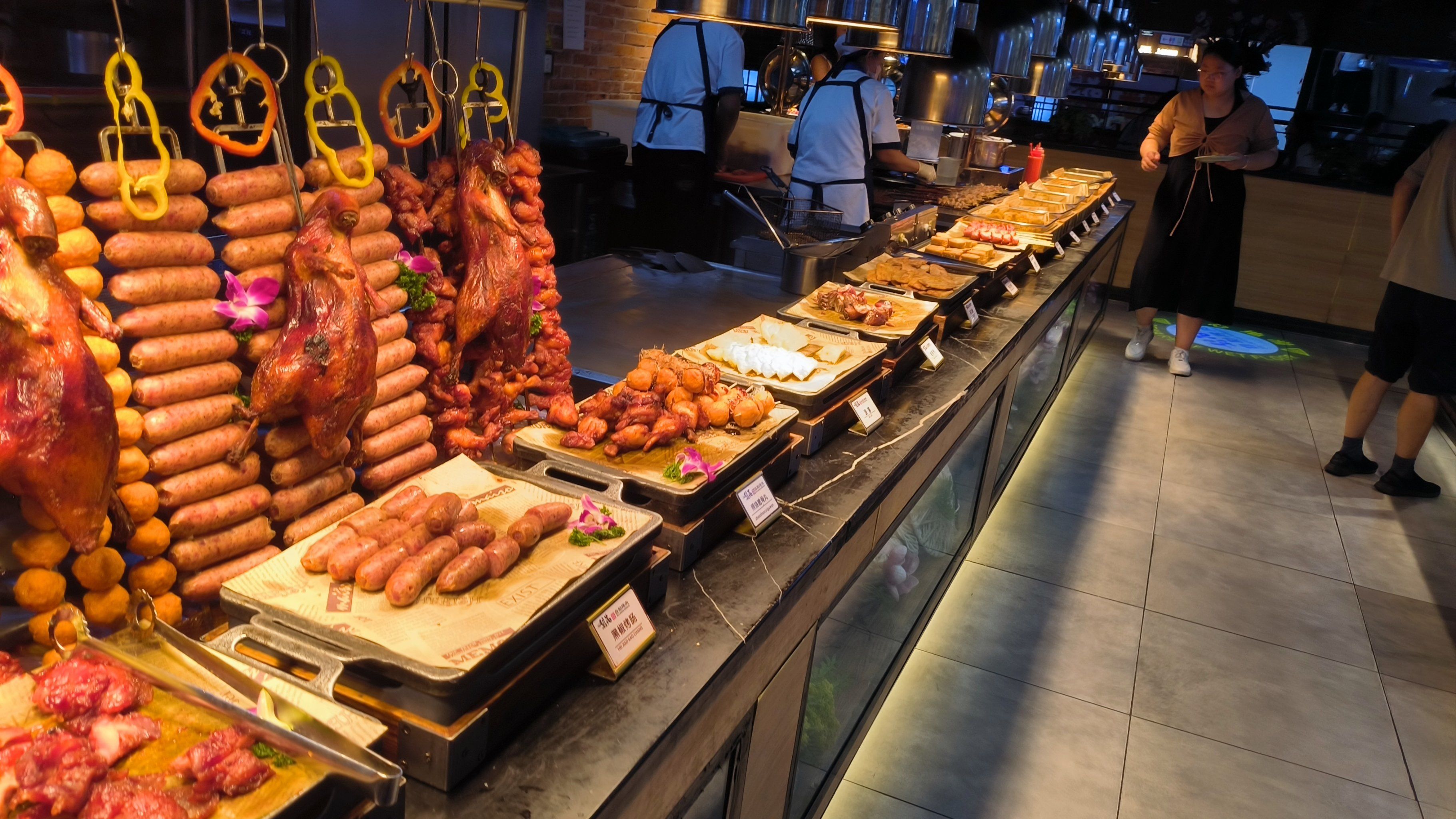 自助吃到嗨 #梨花自助烤肉 
今天带娃娃们一家人来吃自助,哇塞照 