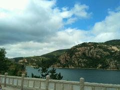 大门口的水库-招虎山国家森林公园-售票处