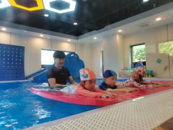 -趣游baby swim婴童游泳·盐氧护(旭辉u天地店)