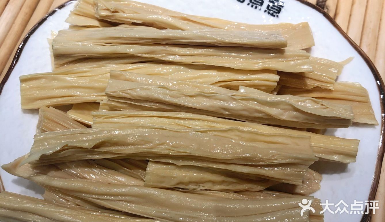 东吴城下地锅鸡，鸡肉入味饼儿香