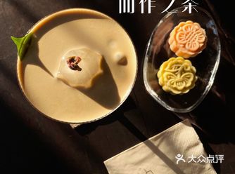 秋日傍晚的老别墅咖啡馆