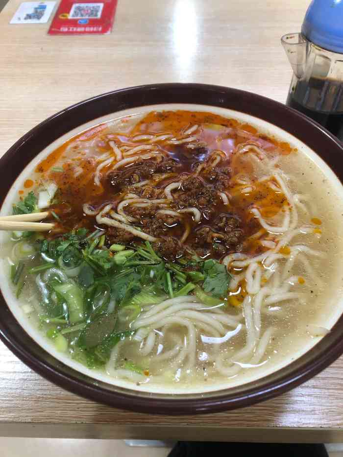 王师傅麻辣牛肉面-"来哈尔滨出差下车在他家吃了一碗麻辣牛肉面.