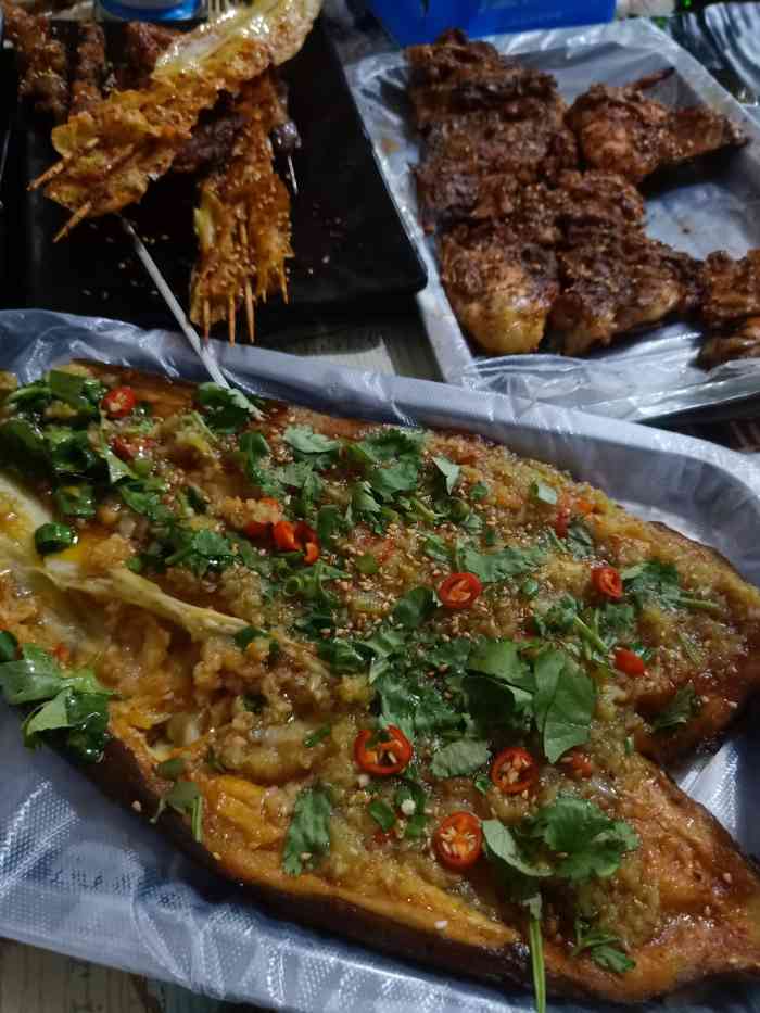 鸽子王烧烤-"真的是必须去的一家烧烤,特别特别好吃,离.