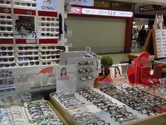 -美式眼镜·授权蔡司.依视路.尼康.豪雅.明月(人民广场店)