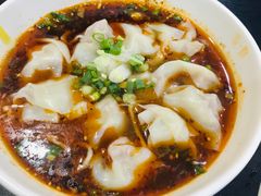 2两抄手-秦云老太婆摊摊面(磁器口店)