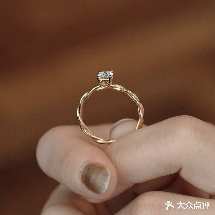 以全网最火的司藤姐姐为灵感设计的钻戒，美哭了[加油]