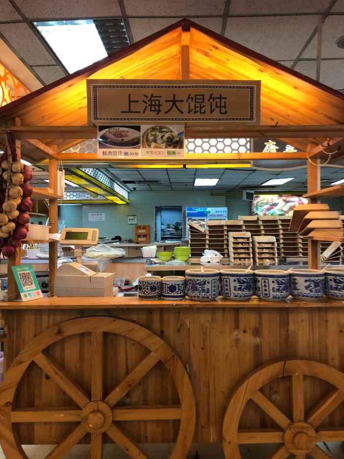 康康快餐美食广场(银座店)-"快餐,大排挡性质的,虽然开在银座里面,不.