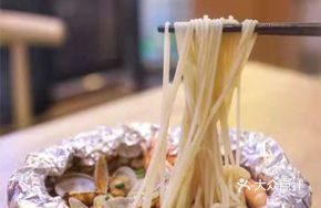 Clam and Shrimp Rice Noodles