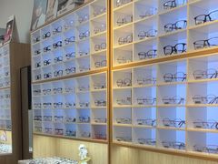 -天空之镜眼镜店蔡司依视路配镜授权零售店(望京颐堤港店)