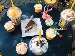 -莓园冰淇淋店