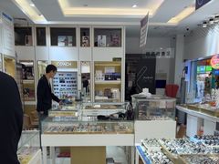 -美式眼镜·授权蔡司.依视路.尼康.豪雅.明月(人民广场店)