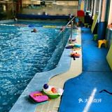 怎么选择而宝宝游泳馆。