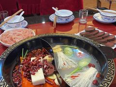 重庆经典鸳鸯锅底-重庆三峡火锅城(梅林店)