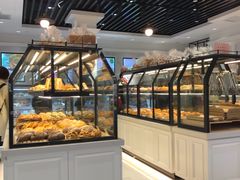 面包甜点陈列柜-红房子西菜馆(淮海中路店)