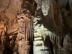 -波斯托伊纳溶洞