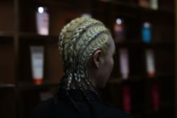 -变画·发型STUDIO