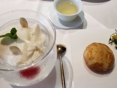 杏仁白玉布丁配蜜汁叉烧酥-广舟(千禧店)
