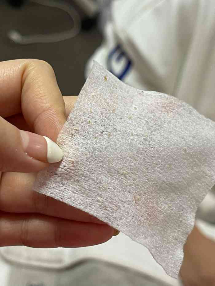 打分 来清闭口,小姐姐清的挺细致的扒拉着脸皮摸闭口,大的小的都给挤