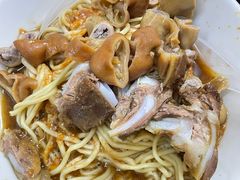 -松树干拌面店