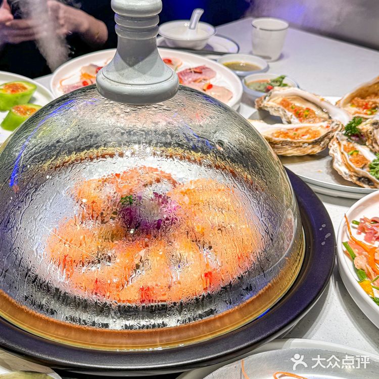 广东人吃海鲜追求一个“鲜”字蒸汽火锅吃过的人都懂