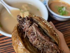 烧饼夹烧牛羊肉-老爆肚满五香烧牛羊肉