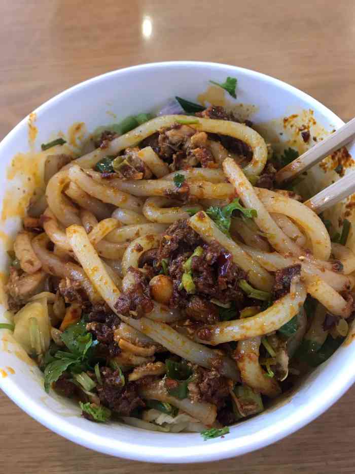 吴佳拌米粉(昊元上品店)-"中午休息时间约上同事来到吴佳吃米粉,环境.