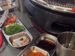 -围炉肉舍•炭烤活鳗•丹东海鲜烤肉(步行街店)