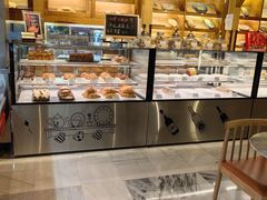 面包甜点陈列柜-丽都DELICATESSEN熟食店