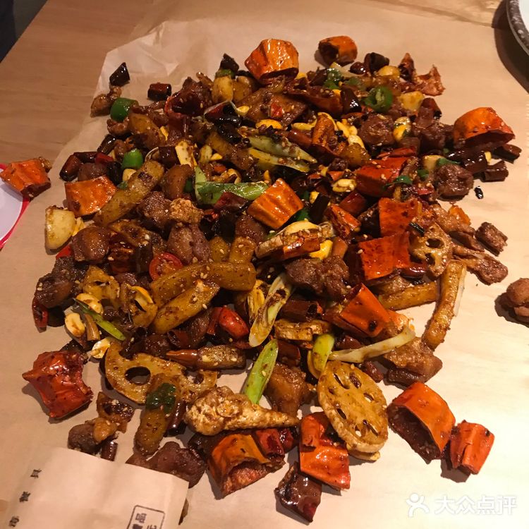 夏天还是要撸串 啤酒 羊排走起哈哈 和朋友来着小聚