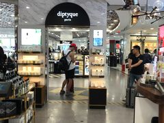 -日上免税行(浦东机场五店)