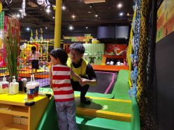 -蹦蹦跳跳(新奥购物中心店)