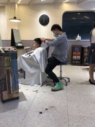 -PE SALON