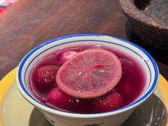 杨梅荔枝饮-张翻越·川渝冒菜·武汉黑鸭煲(城北万象城店)