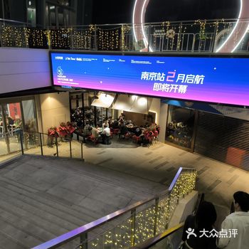 十一点半人还是满满的烧烤店