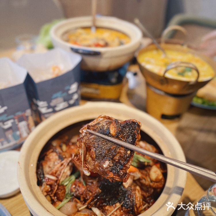 年轻人生活新方式-边吃火锅边烤肉～