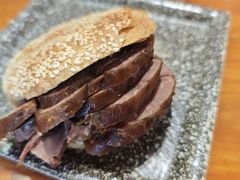 -老天桥酱肉烧饼夹肘子(天桥店)