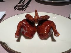 脆皮乳鸽-荣轩(新荣记环球金融中心店)