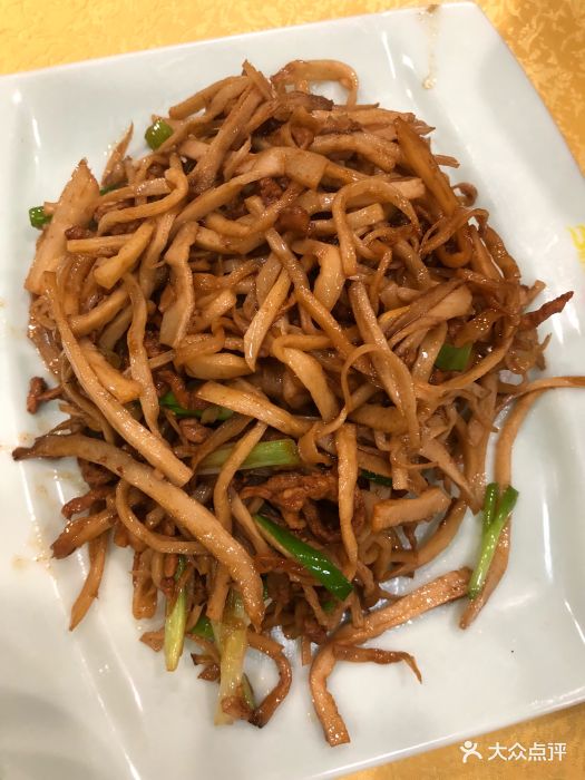 龙抬头春饼家常菜(角门店)杏鲍菇炒肉图片