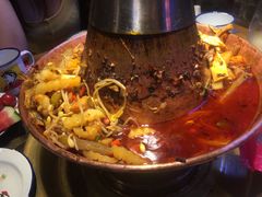 -沪小二炭火蛙锅(淮海中路美食不夜城店)
