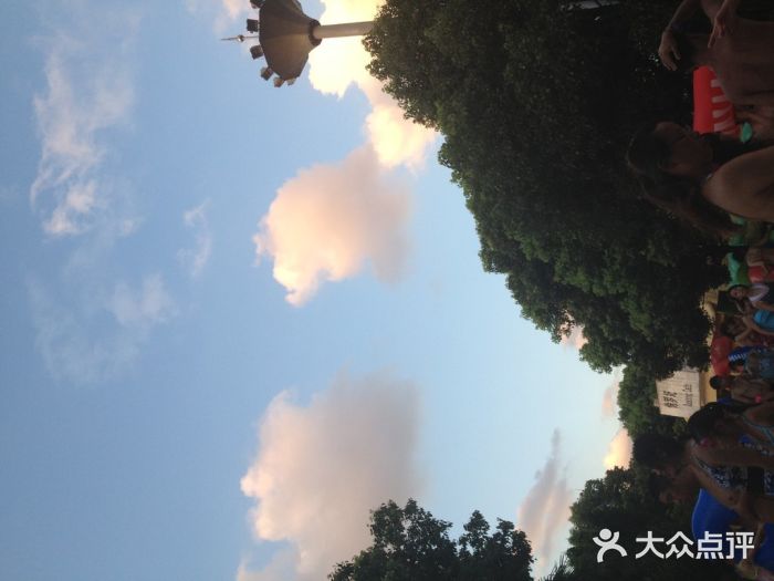 热带风暴水上乐园休息区图片