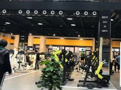 器械区-阳光悦动游泳健身会所